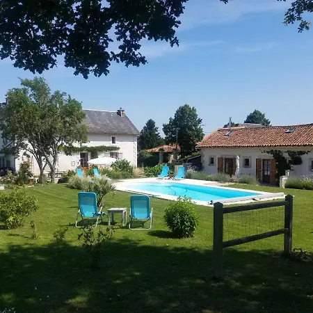 La Vieille Gorce D'hotes Near Civray 3*