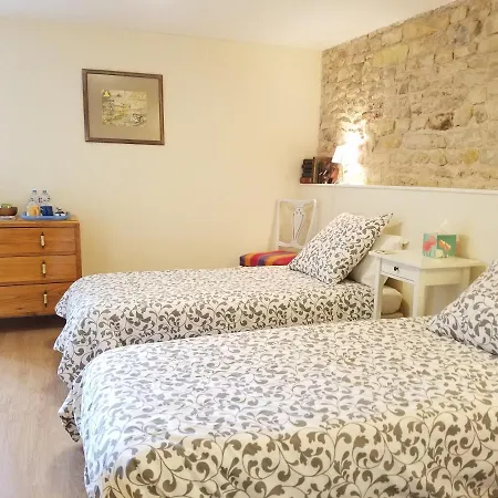 Bed & Breakfast La Vieille Gorce D'hotes Near Civray Asnois (Vienne)