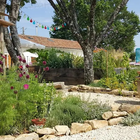 La Vieille Gorce D'hotes Near Civray 3* Asnois (Vienne)