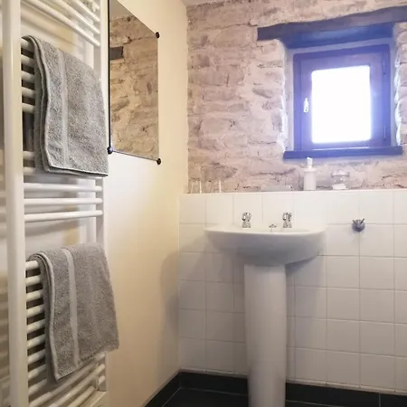 فندق مبيت وإفطار La Vieille Gorce D'hotes Near Civray Asnois (Vienne)