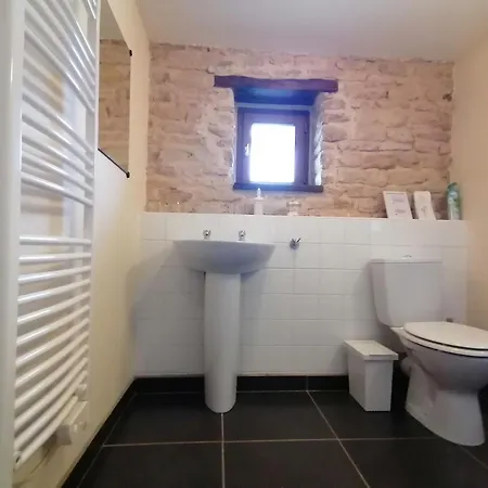 La Vieille Gorce D'hotes Near Civray Bed & Breakfast