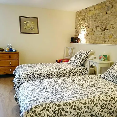 Bed & Breakfast La Vieille Gorce D'hotes Near Civray Asnois (Vienne)