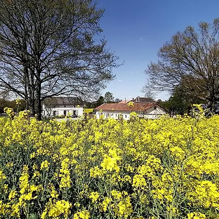 Bed & Breakfast La Vieille Gorce D'hotes Near Civray Asnois (Vienne)