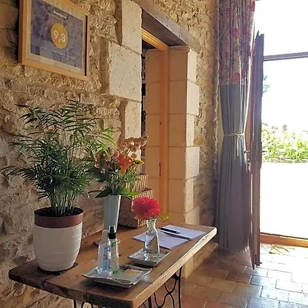 La Vieille Gorce D'hotes Near Civray Bed & Breakfast